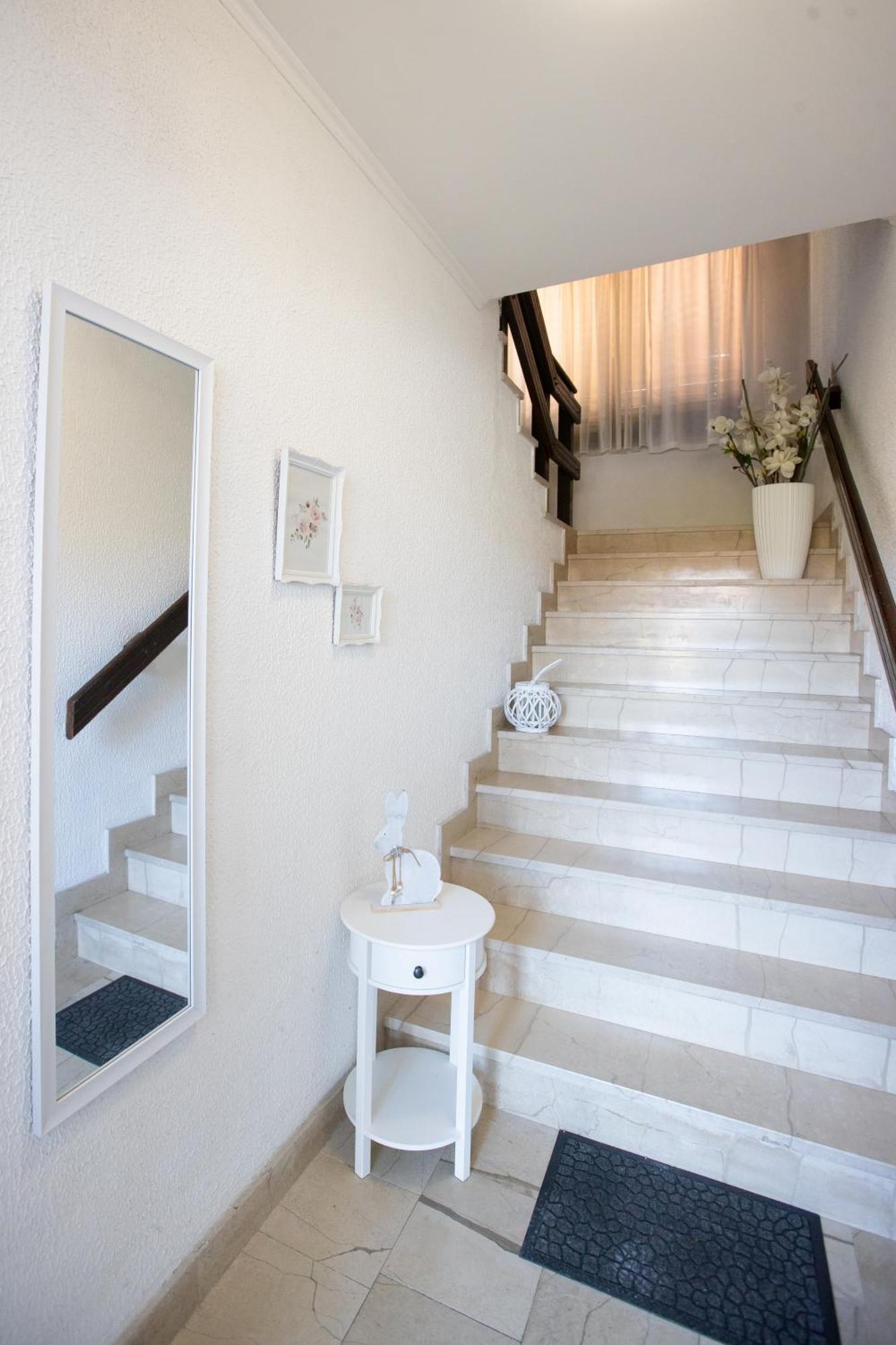 Guesthouse Sanabor Postumia Esterno foto