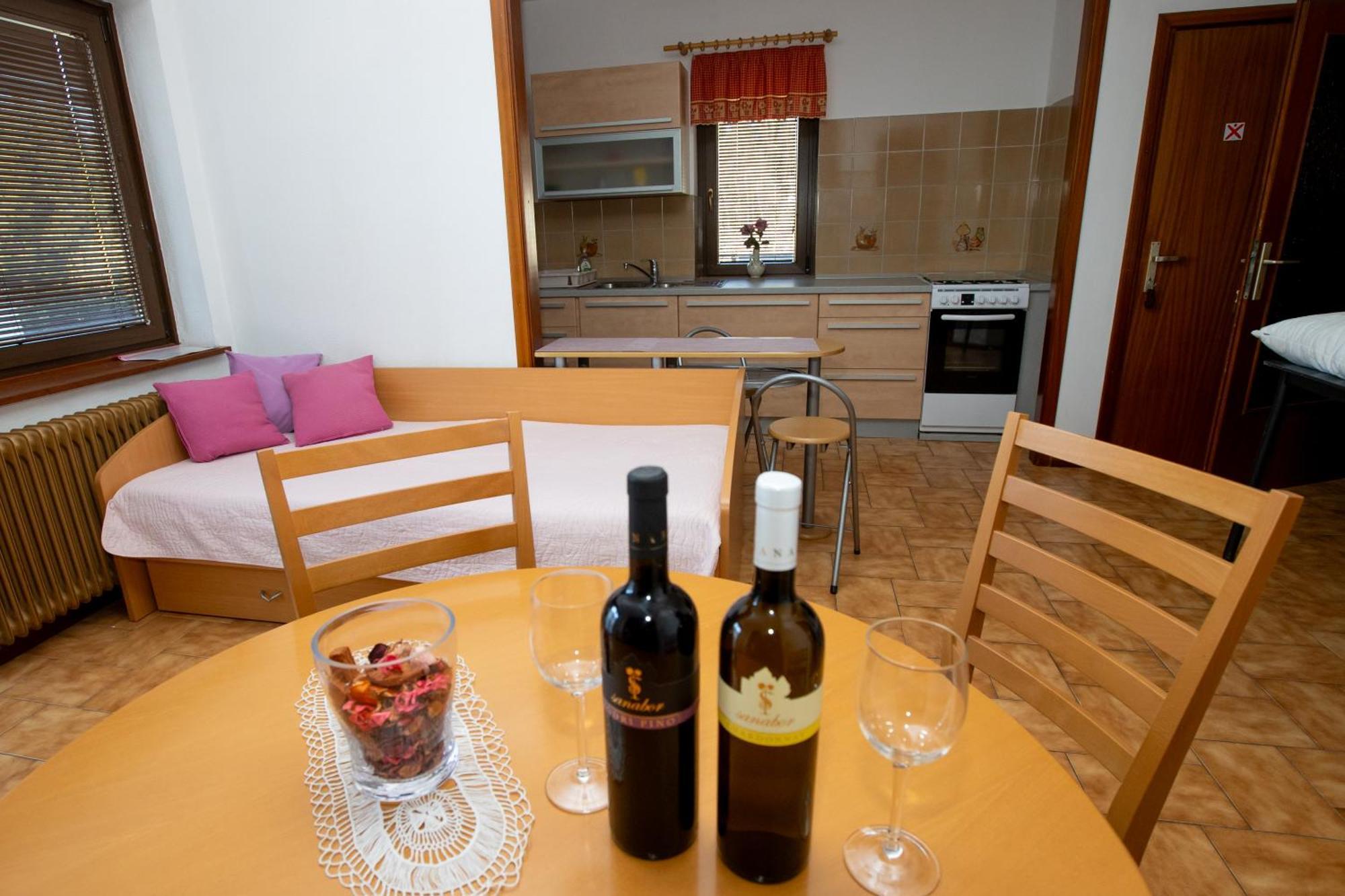 Guesthouse Sanabor Postumia Esterno foto